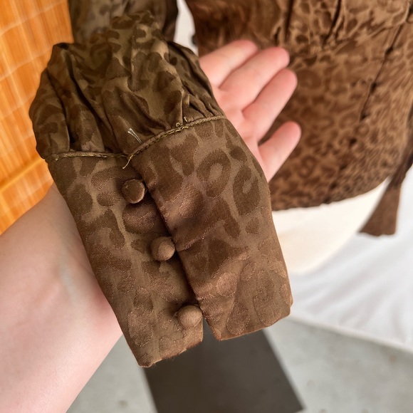 Green leopard button down blouse - Picture 4 of 8